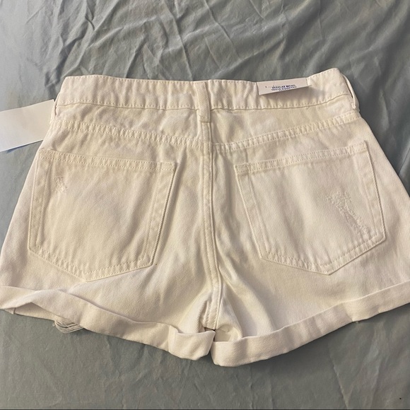 H&M Distressed Cuffed White Denim Short - Picture 2 of 6